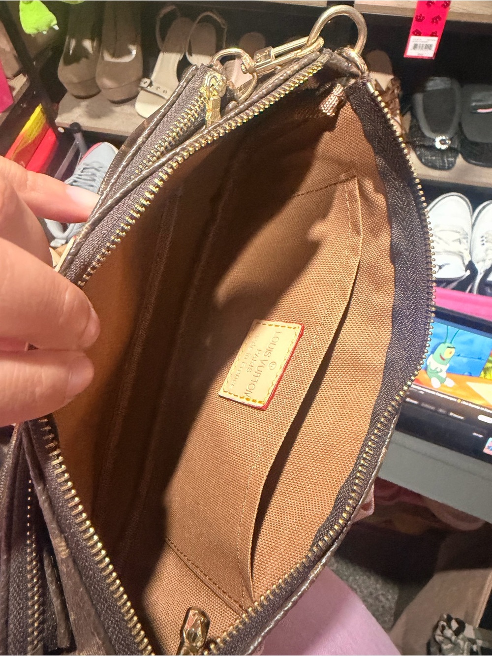 Cross Body - Picture 2 of 10